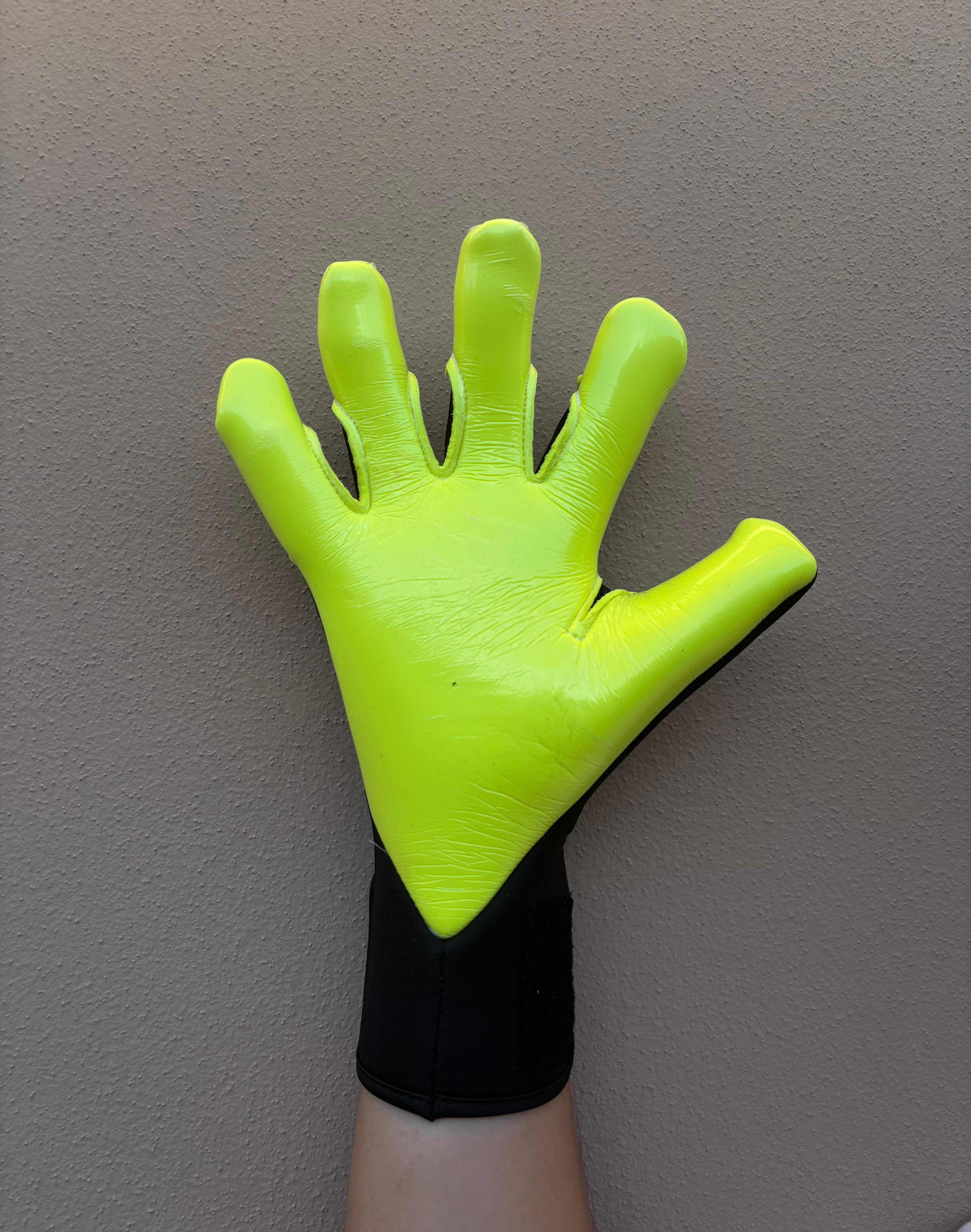 Guanti da portiere (pre ordine con spedizione il 25-11-2025)